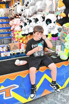 <b>Noah Lamkin of Tampa, Fla., takes a snack break. (Photo by Maria Kovic)</b>