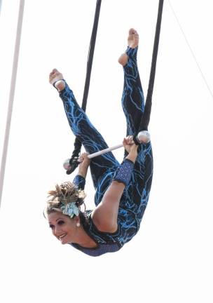 Acrobat Lyric Wallenda of Circus Incredible performs a trapeze act during the fair. She is part of the famous Wallenda family. (Photo by John Hester)