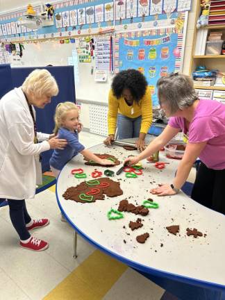 Students make holiday decorations to help others