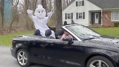 Easter Bunny makes a surprise visit during quarantine