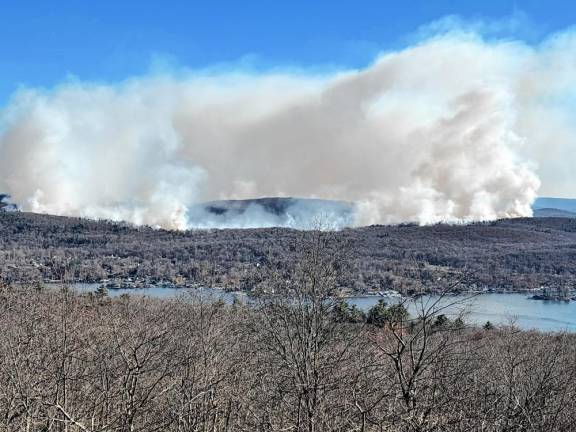 WMF4 Smoke rises from wildfires on the eastern side of Greenwood Lake. (Photo by Douglas Miller)