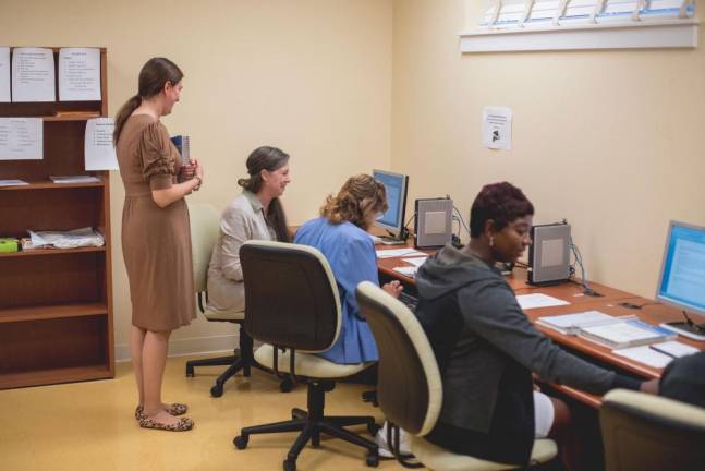 Participants learn computer skills during a recent Higher Opportunities for Women program. (Photo courtesy of Project Self-Sufficiency)