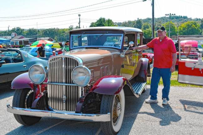 <b>Doug Hull of Layton with his car made by the Franklin Automobile Co.</b>