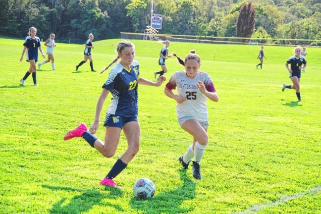 <b>NW2 Vernon’s Grace Dobrzynski (23) and Newton’s Vanessa De Stefano (25) pursue the ball. Dobrzynski scored two goals.</b>