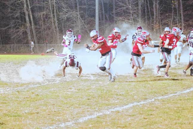 <b>High Point ball carrier Giovoughni Dureny (22) avoids a Becton defender in the first half. (Photo by George Leroy Hunter)</b>