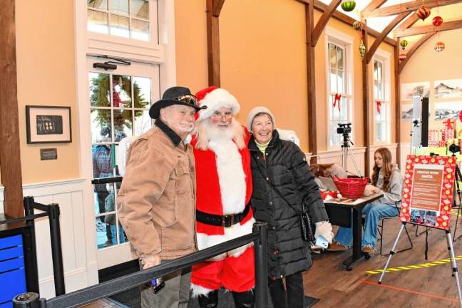 <b>Bill and Pat Dermody of Sparta pose with Santa. (Photo by Maria Kovic)</b>