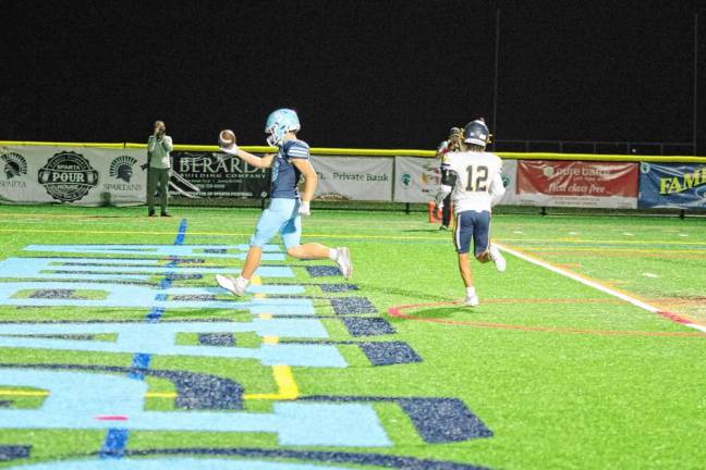 <b>Sparta wideout Luke Doster stretches out his arm with the ball as he enters the end zone for a touchdown in the second quarter. Sparta defeated Vernon, 30-13, at home Friday, Sept. 27. (Photos by George Leroy Hunter)</b>