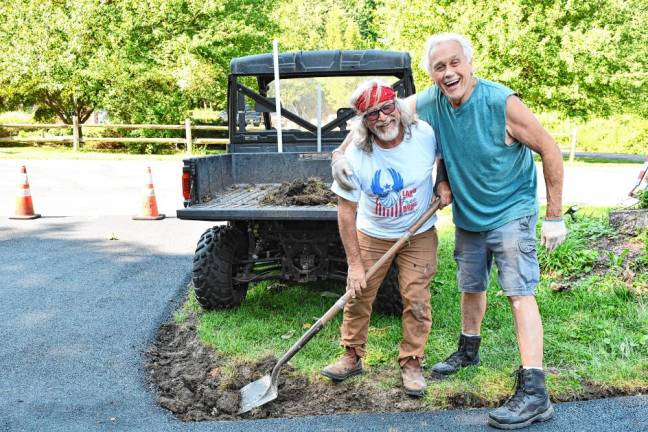 <b>Dennis Elmers, left, of Wantage and Ken Anderson of Oak Ridge.</b>