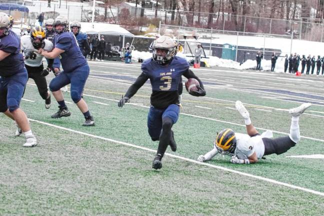 Pope John ball carrier Tylik Hill avoids a St. John Vianney defender in the first half of the NJSIAA Non-Public, Group B tournament semifinal Saturday, Nov. 23. Hill made three touchdowns, and Pope John won, 48-14. (Photos by George Leroy Hunter)