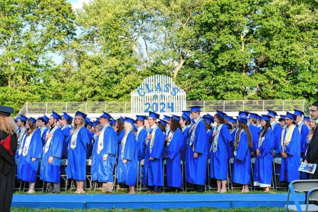 The graduates recite the Pledge of Allegiance.